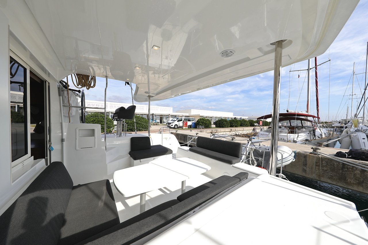 Lagoon 40 - 4 + 2 cab — photo 10