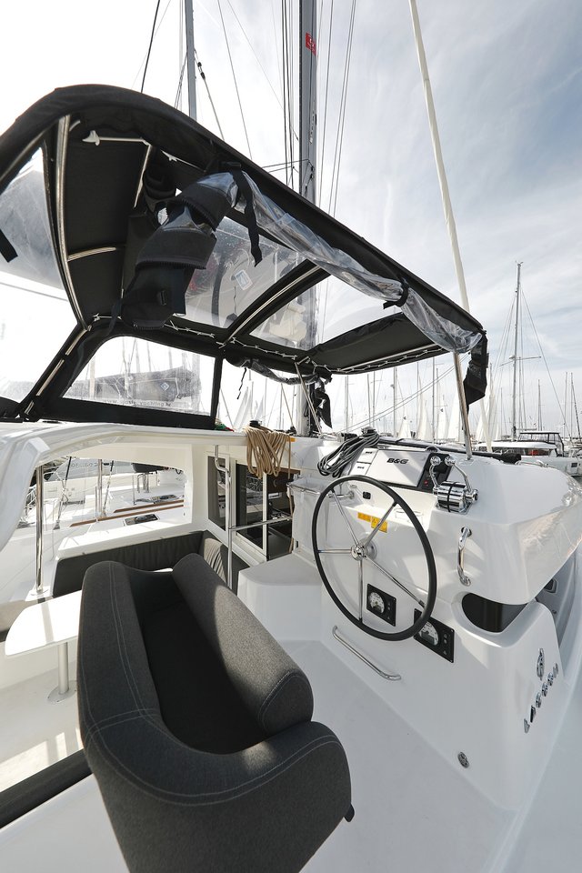 Lagoon 40 - 4 + 2 cab — photo 14