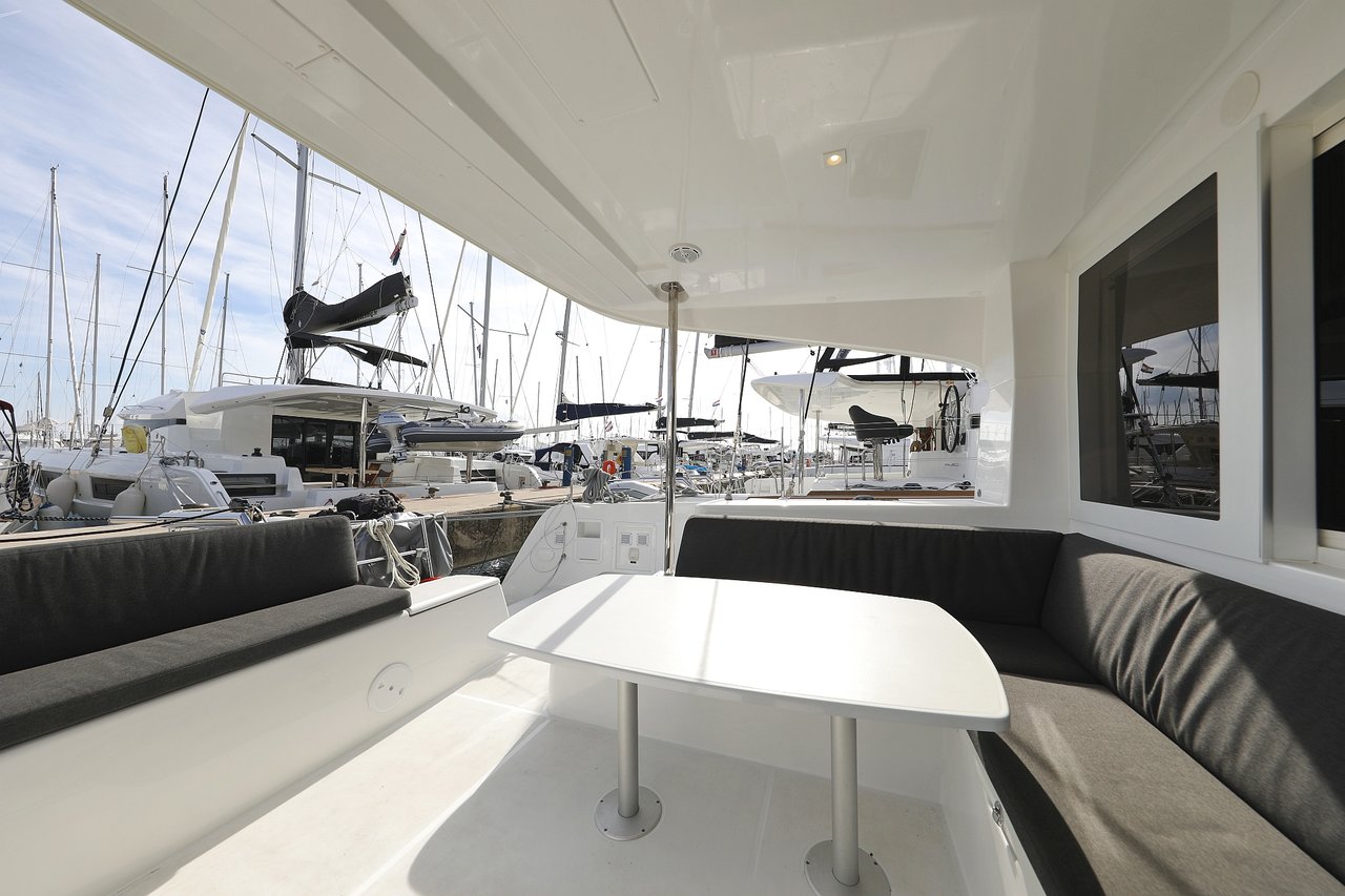 Lagoon 40 - 4 + 2 cab — photo 17