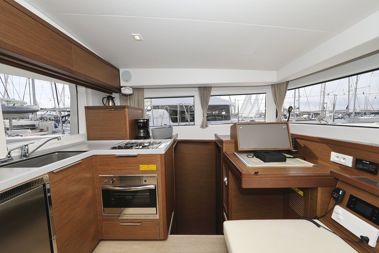 Lagoon 40 - 4 + 2 cab — photo 25