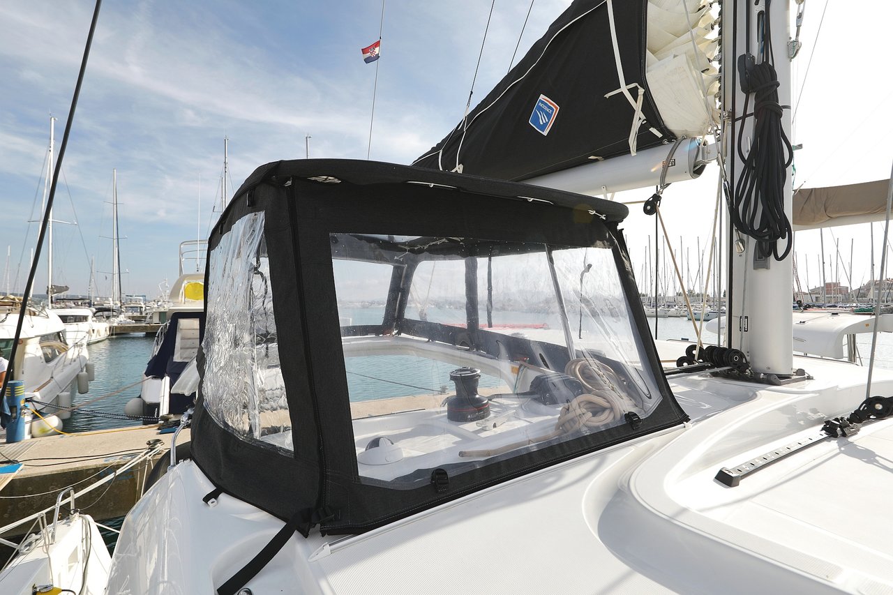 Lagoon 40 - 4 + 2 cab — photo 9