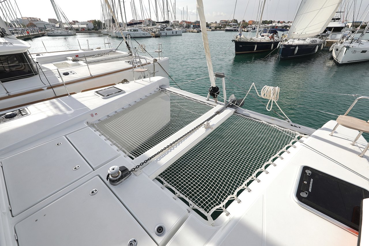 Lagoon 40 - 4 + 2 cab — photo 10