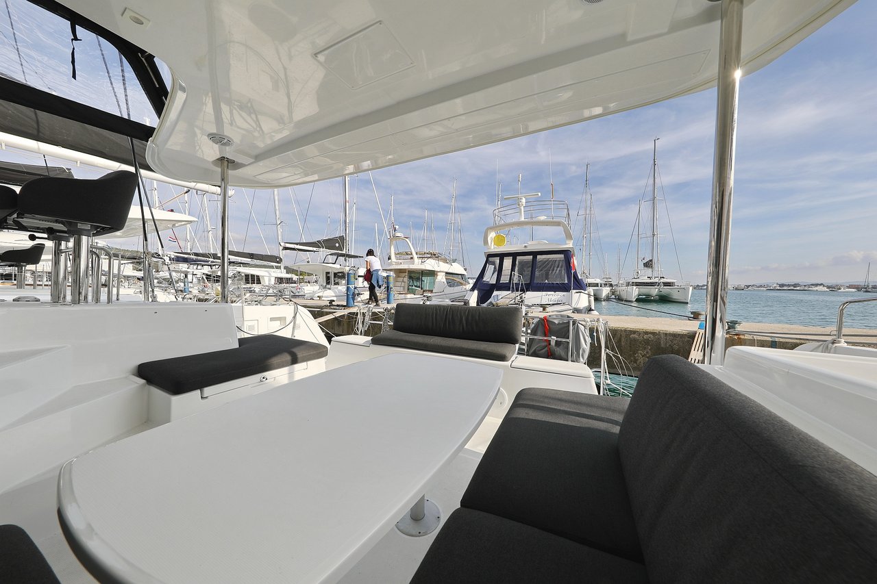 Lagoon 40 - 4 + 2 cab — photo 13