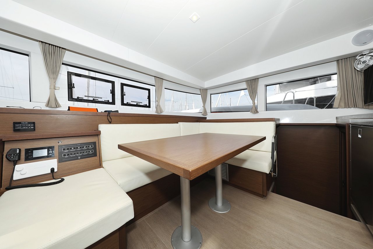 Lagoon 40 - 4 + 2 cab — photo 18