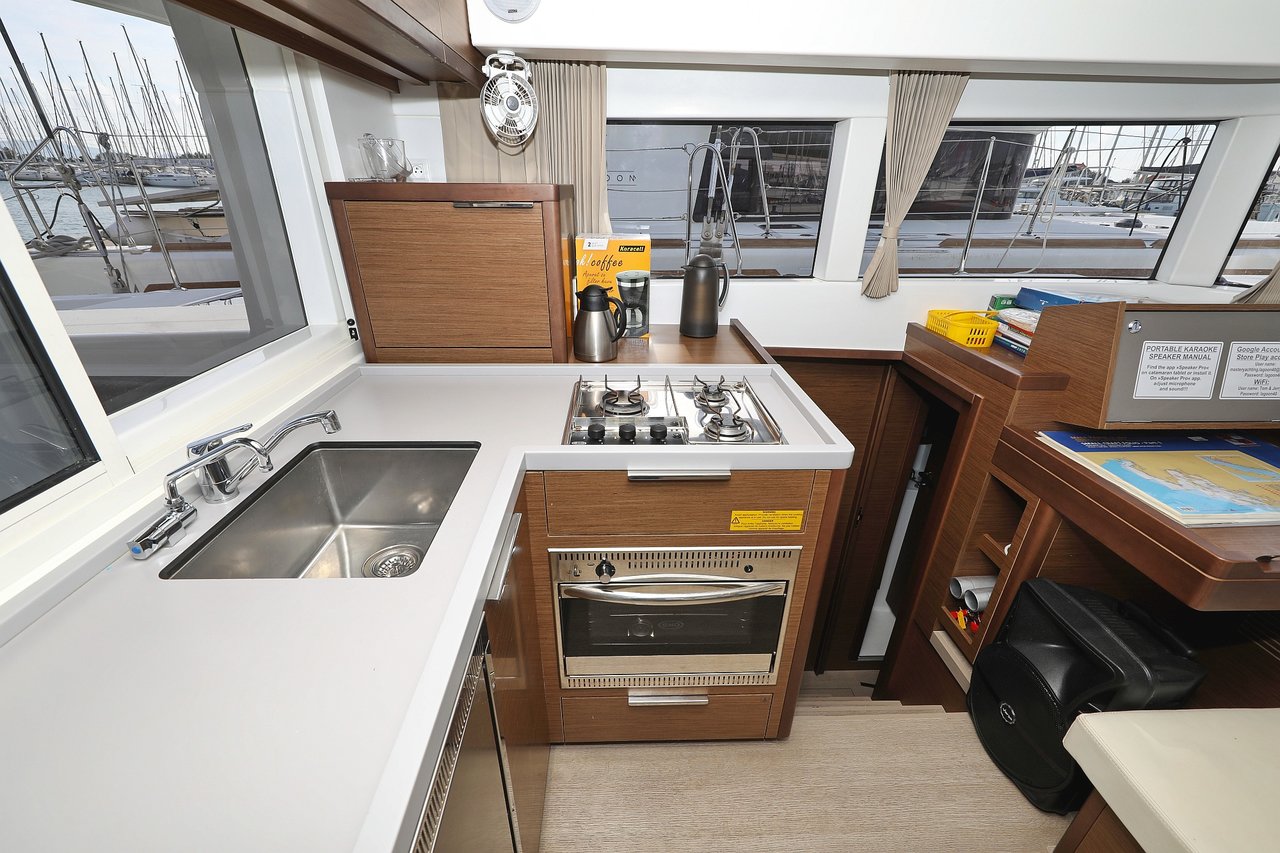Lagoon 40 - 4 + 2 cab — photo 19