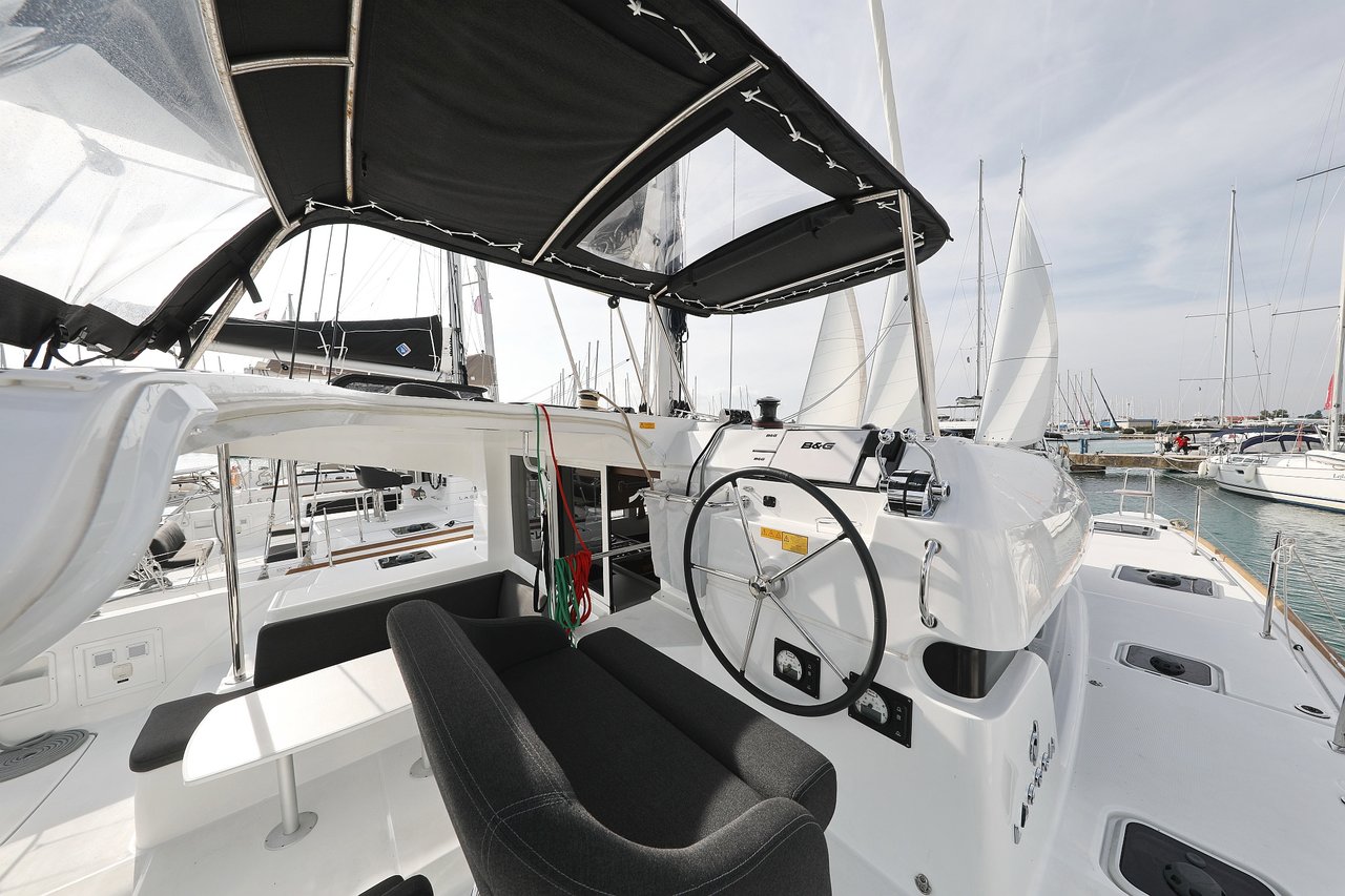 Lagoon 40 - 4 + 2 cab — photo 7