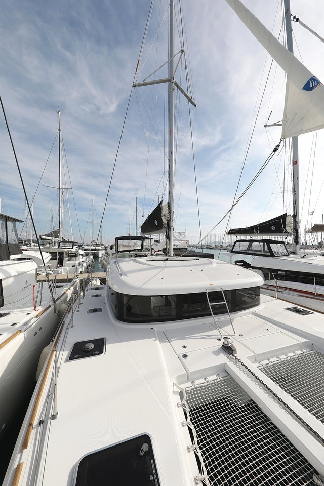 Lagoon 40 - 4 + 2 cab — photo 9
