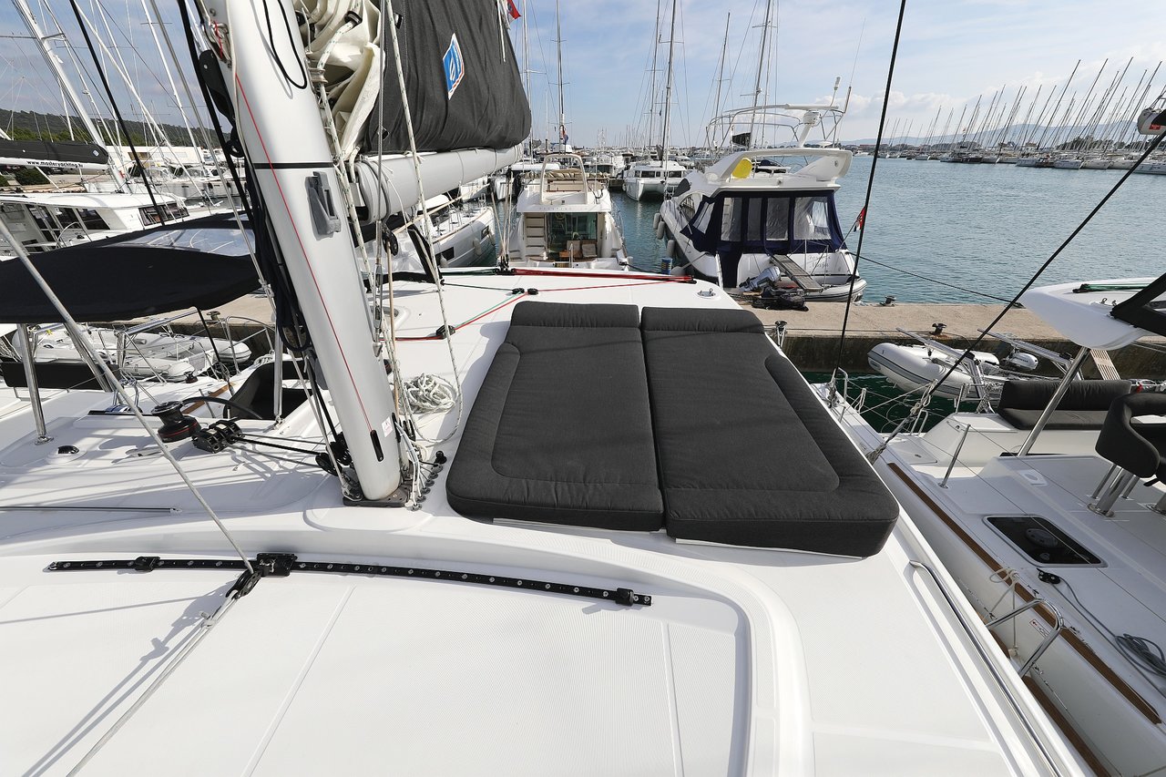 Lagoon 40 - 4 + 2 cab — photo 10