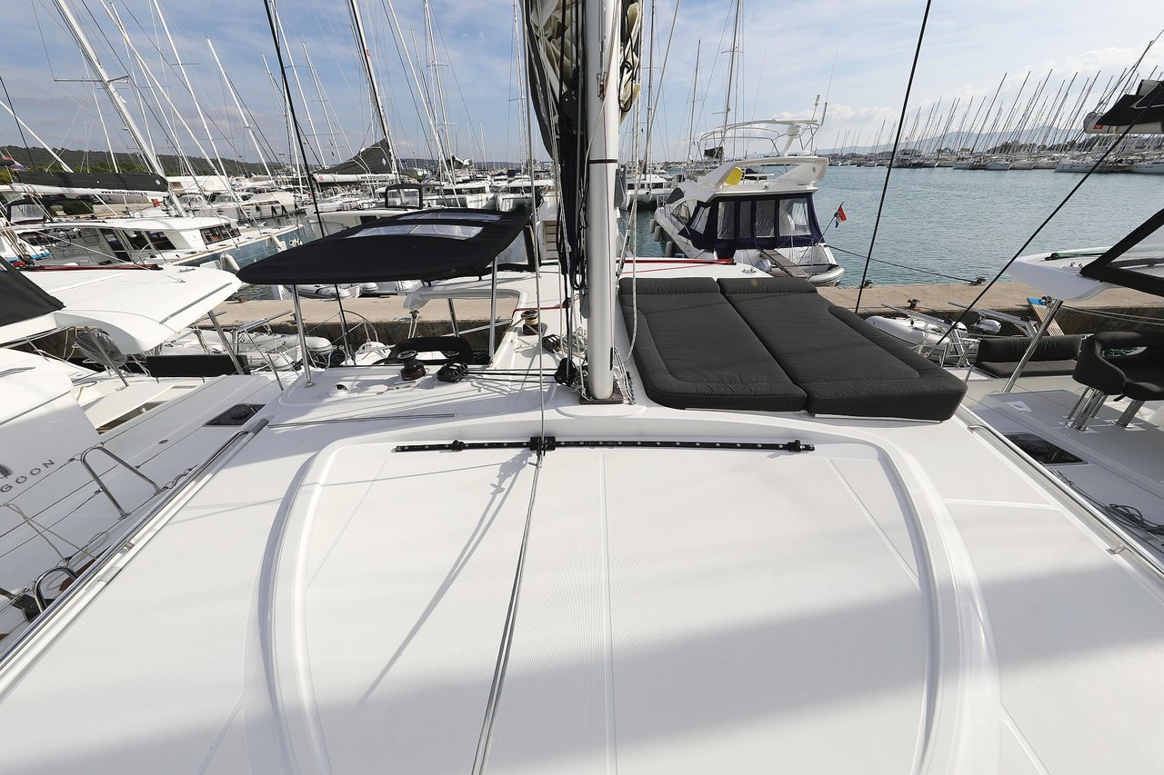 Lagoon 40 - 4 + 2 cab — photo 11