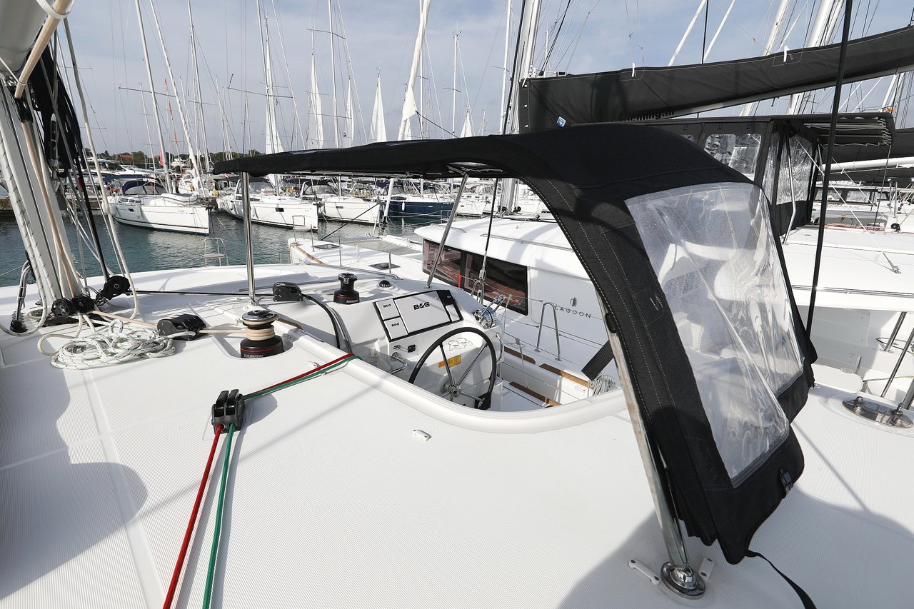Lagoon 40 - 4 + 2 cab — photo 12