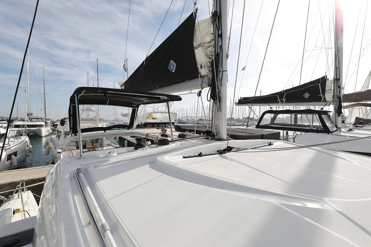 Lagoon 40 - 4 + 2 cab — photo 13