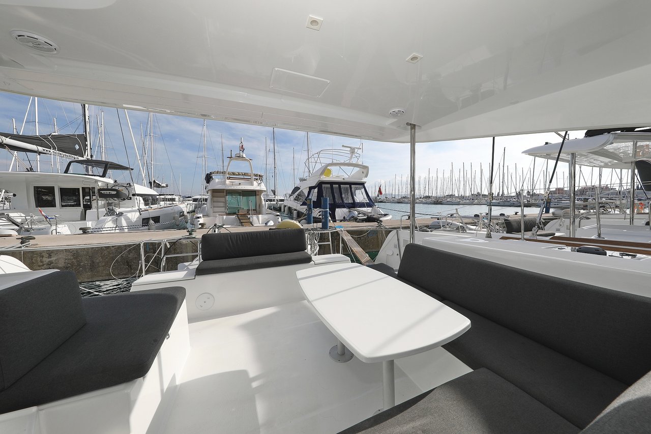 Lagoon 40 - 4 + 2 cab — photo 16
