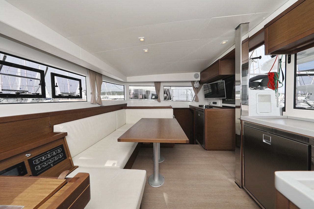 Lagoon 40 - 4 + 2 cab — photo 17