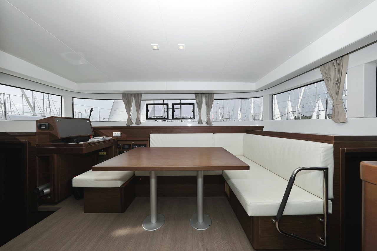 Lagoon 40 - 4 + 2 cab — photo 18