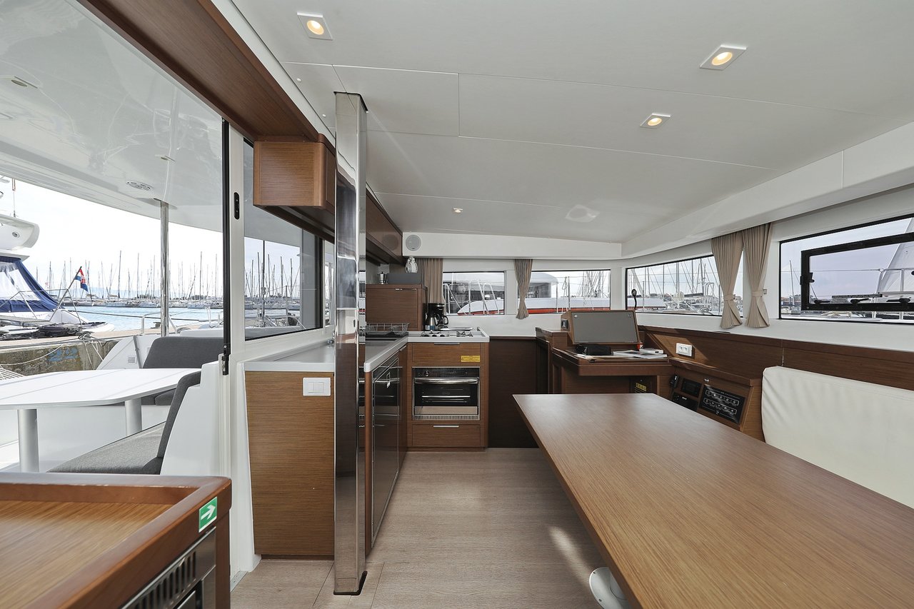 Lagoon 40 - 4 + 2 cab — photo 20