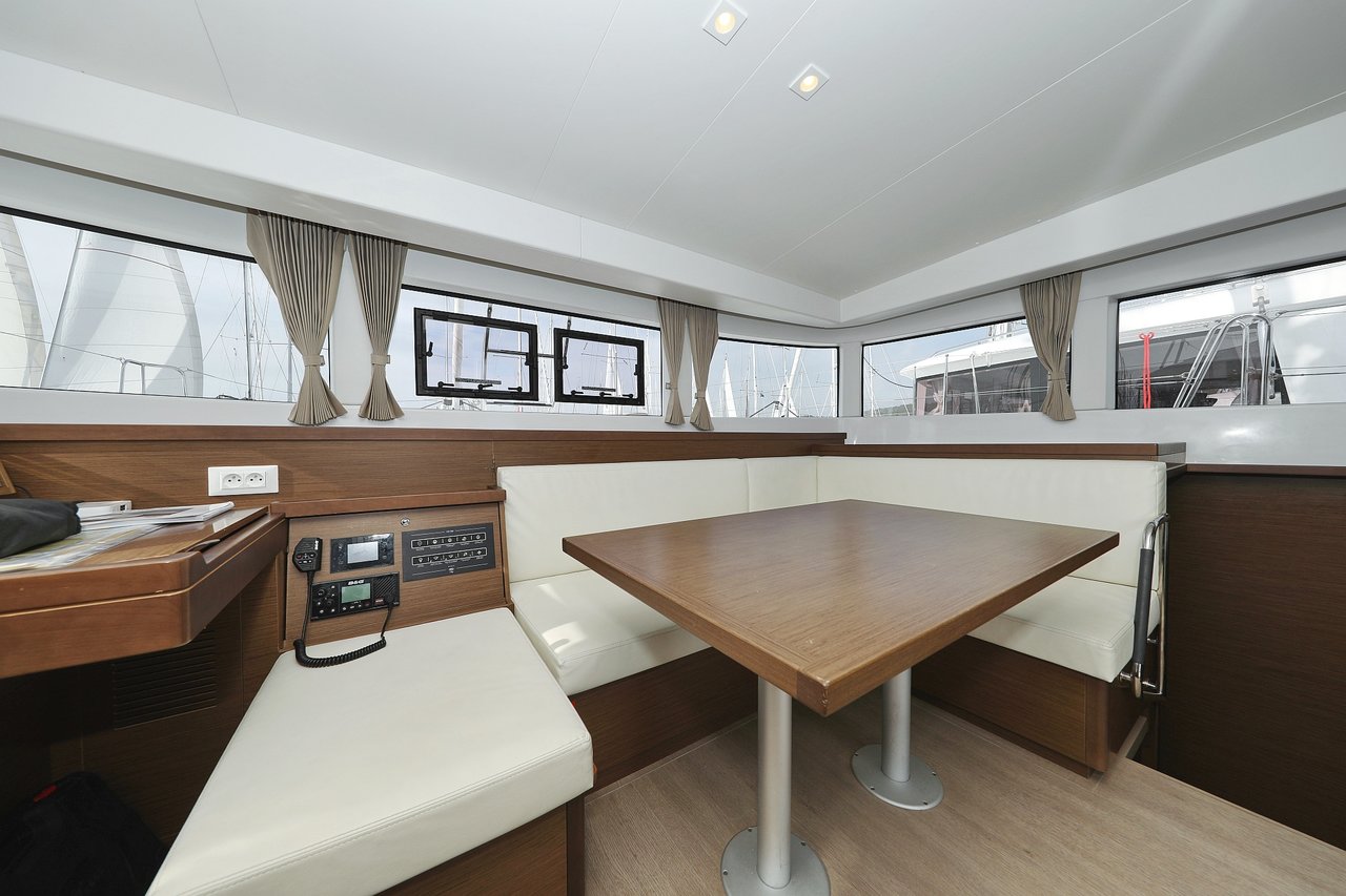 Lagoon 40 - 4 + 2 cab — photo 21