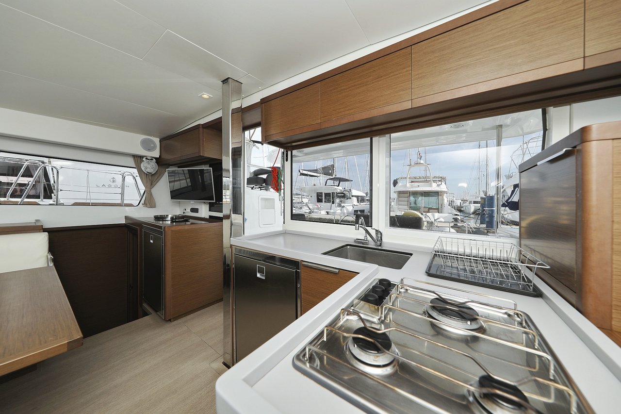 Lagoon 40 - 4 + 2 cab — photo 23