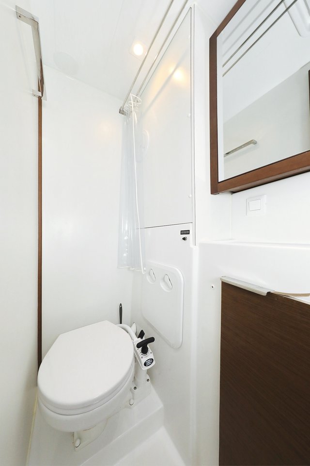 Lagoon 40 - 4 + 2 cab — photo 32