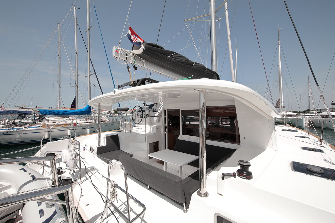 Lagoon 400 S2 - 4 + 2 cab. — photo 1