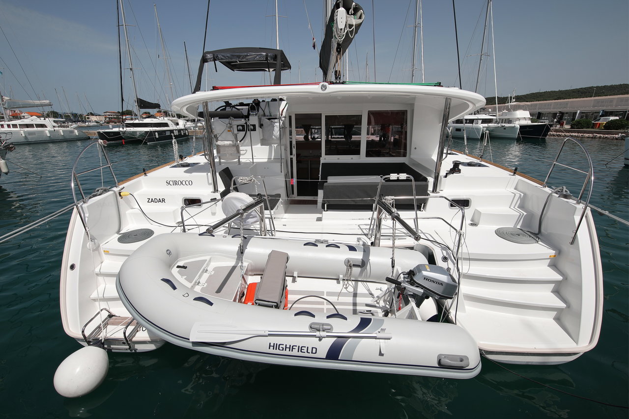 Lagoon 400 S2 - 4 + 2 cab. — photo 3