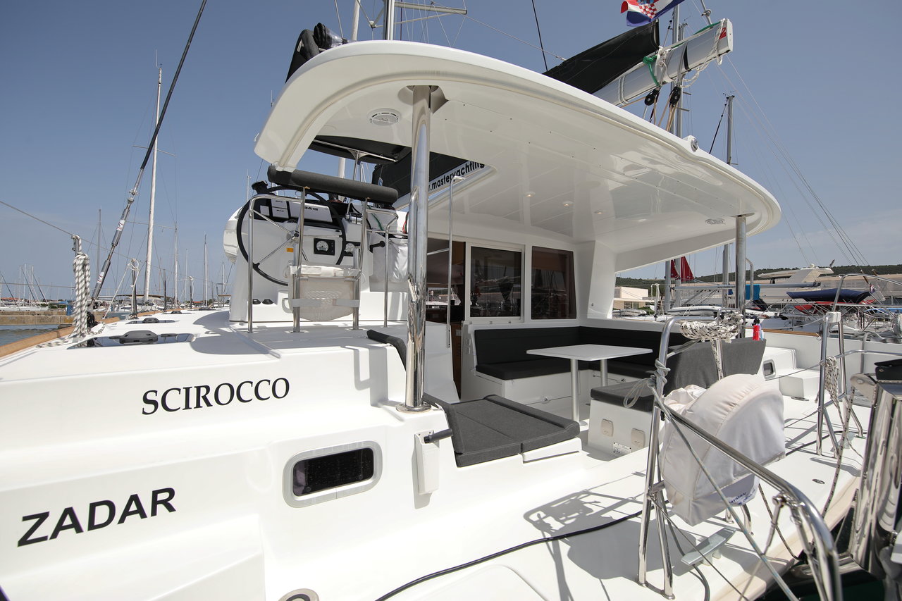 Lagoon 400 S2 - 4 + 2 cab. — photo 4