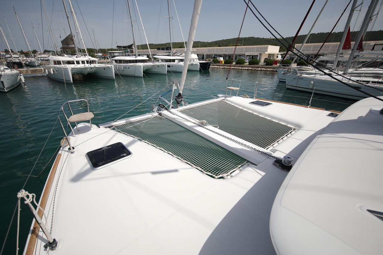 Lagoon 400 S2 - 4 + 2 cab. — photo 9