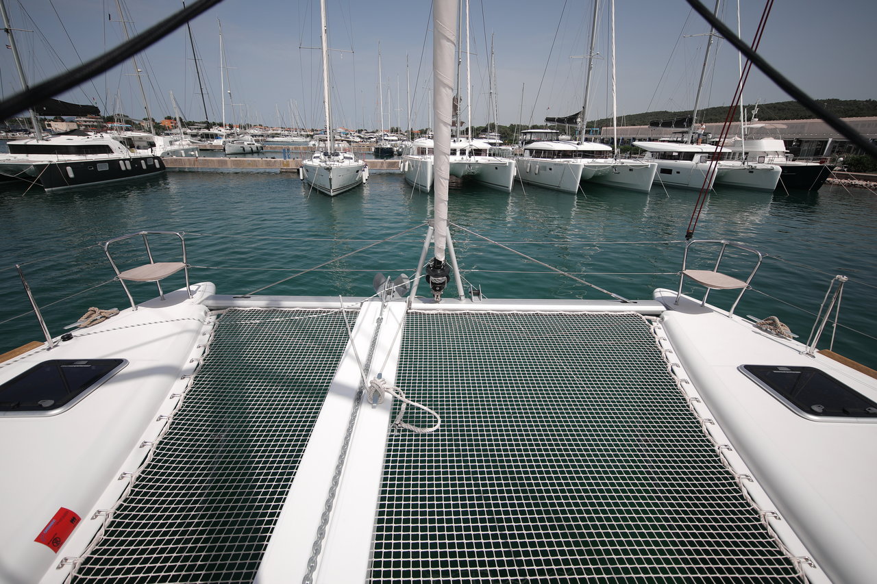 Lagoon 400 S2 - 4 + 2 cab. — photo 11