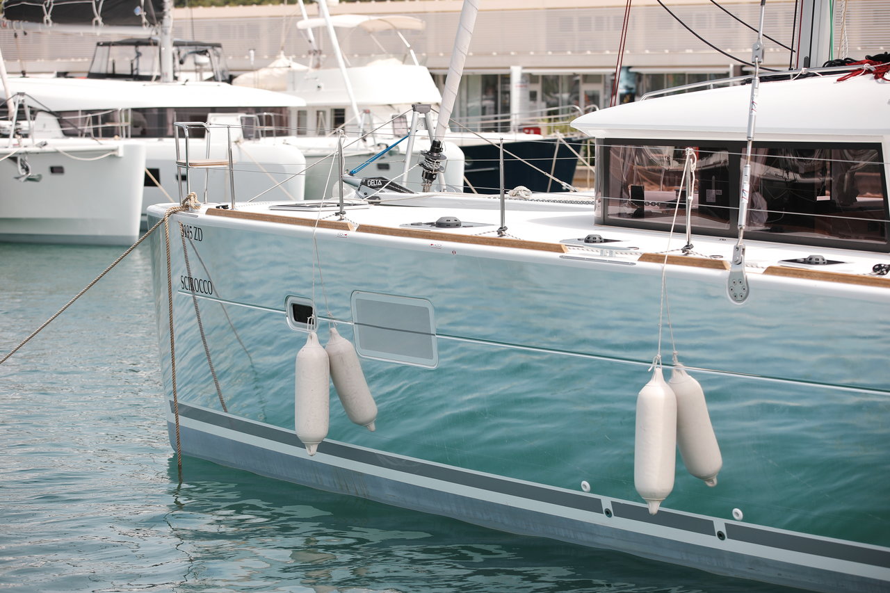 Lagoon 400 S2 - 4 + 2 cab. — photo 13