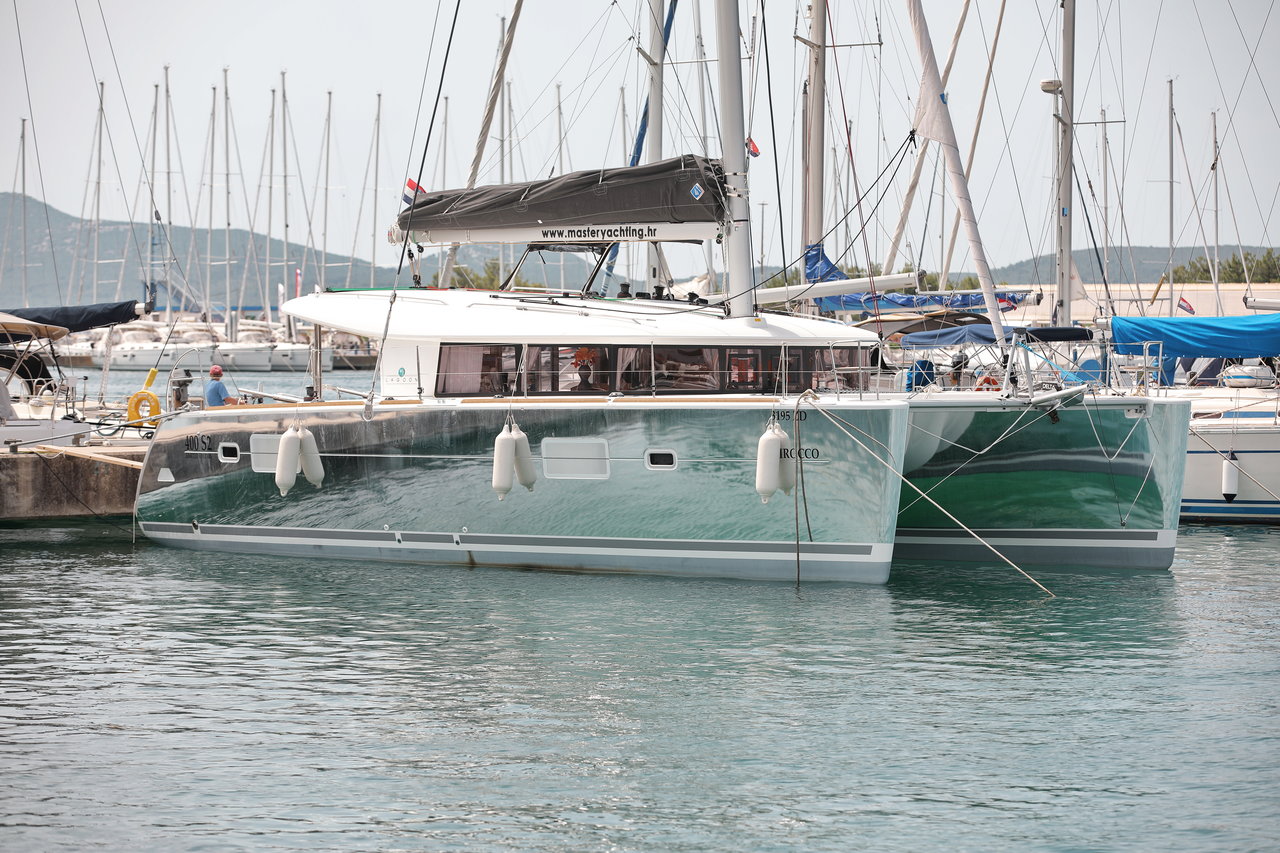 Lagoon 400 S2 - 4 + 2 cab. — photo 14