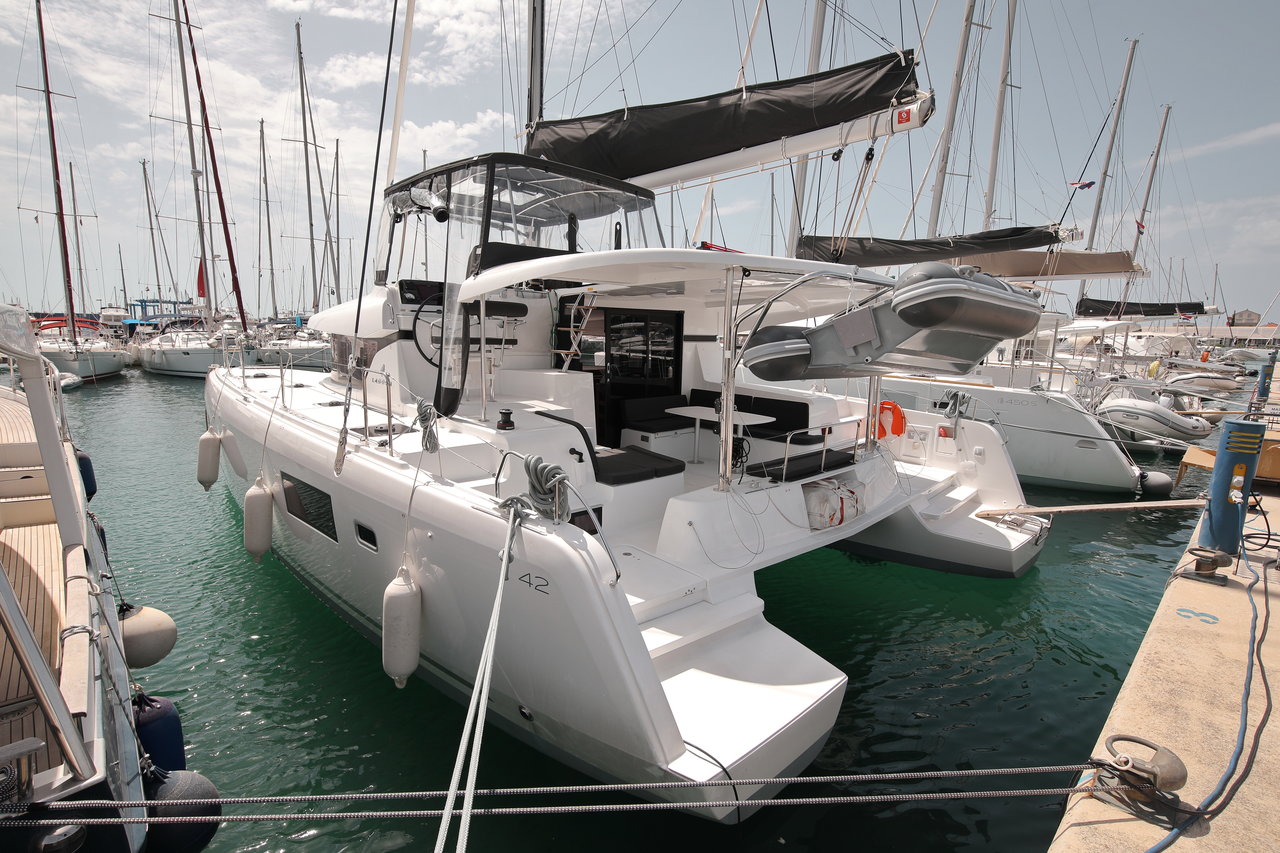 Lagoon 42 - 4 + 2 cab. — photo 1