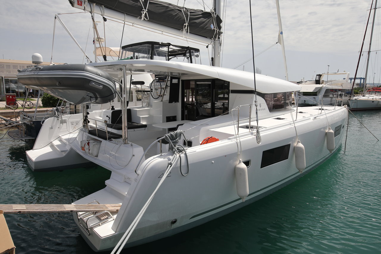 Lagoon 42 - 4 + 2 cab. — photo 3