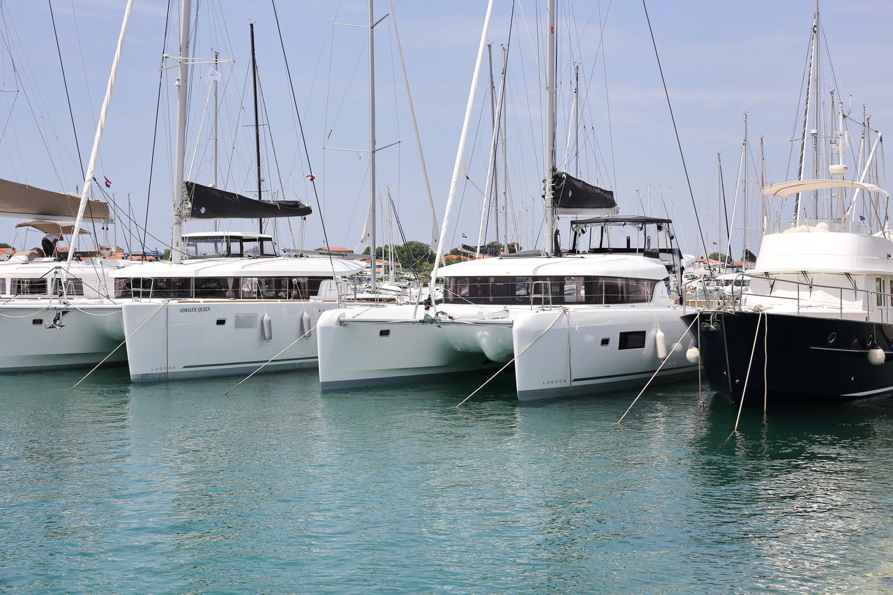 Lagoon 42 - 4 + 2 cab. — photo 8