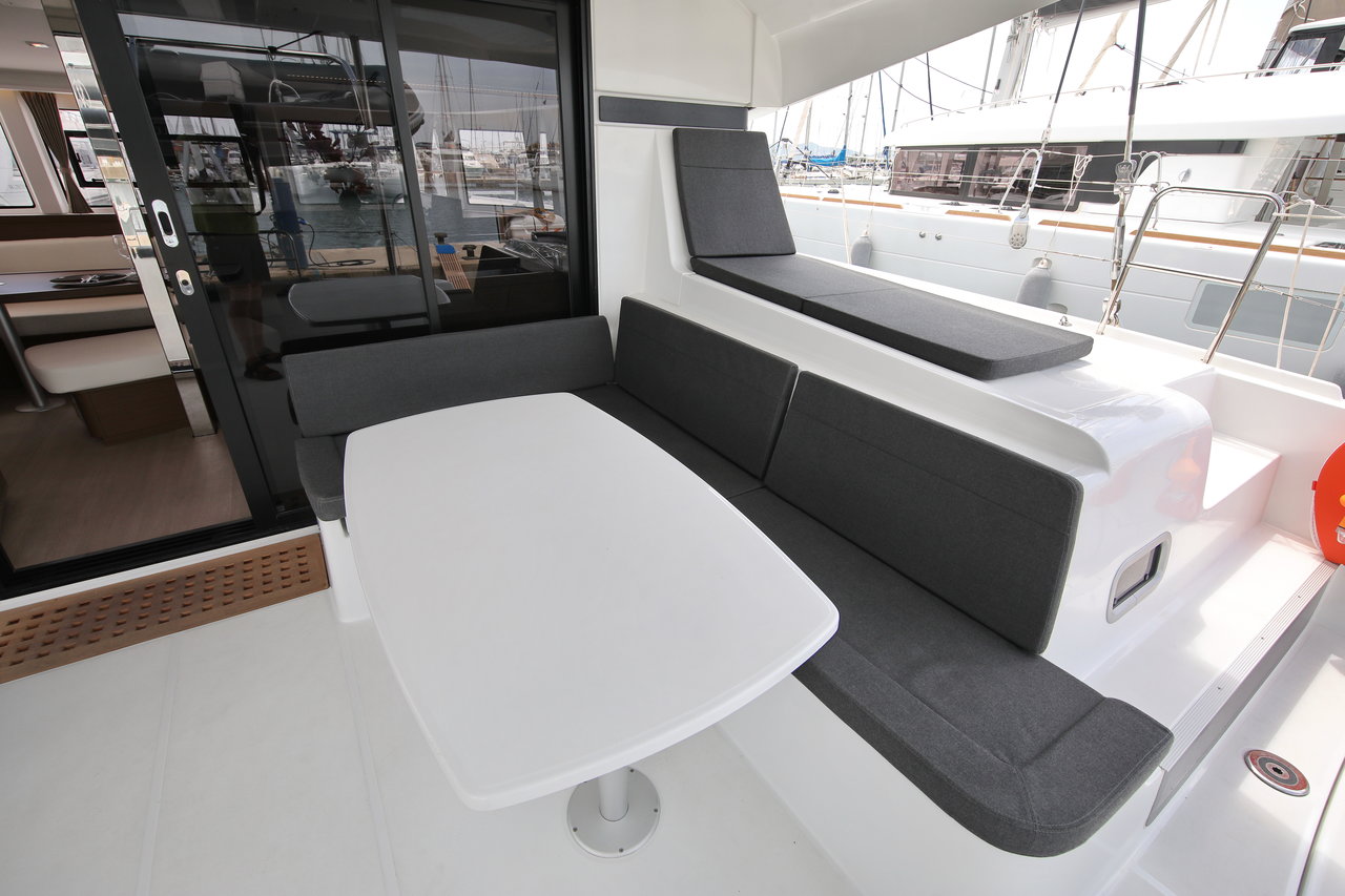 Lagoon 42 - 4 + 2 cab. — photo 9