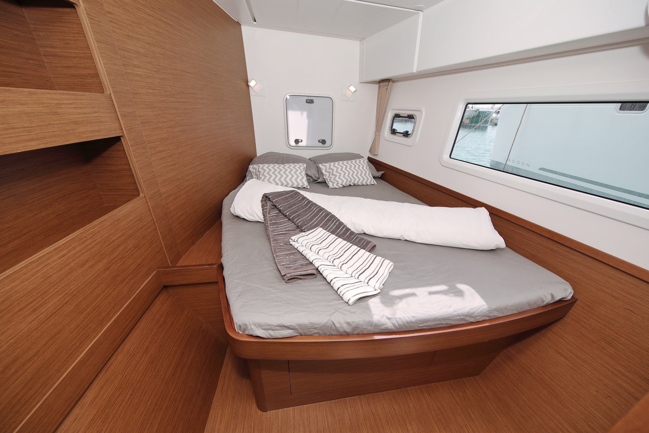 Lagoon 42 - 4 + 2 cab. — photo 17