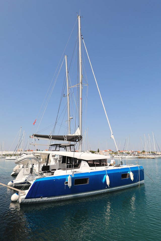 Lagoon 42 - 4 + 2 cab. — photo 1