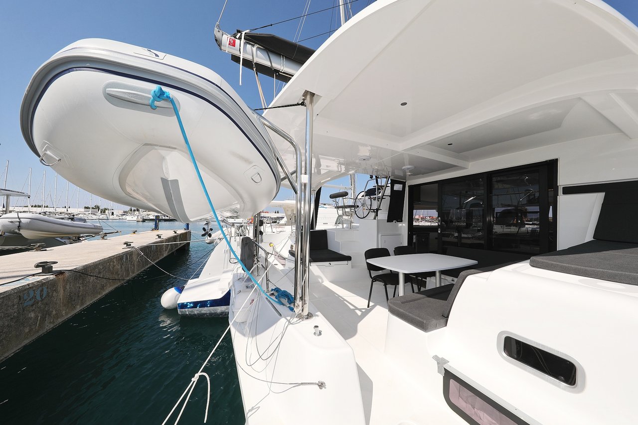 Lagoon 42 - 4 + 2 cab. — photo 4