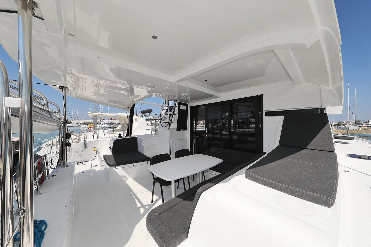 Lagoon 42 - 4 + 2 cab. — photo 7