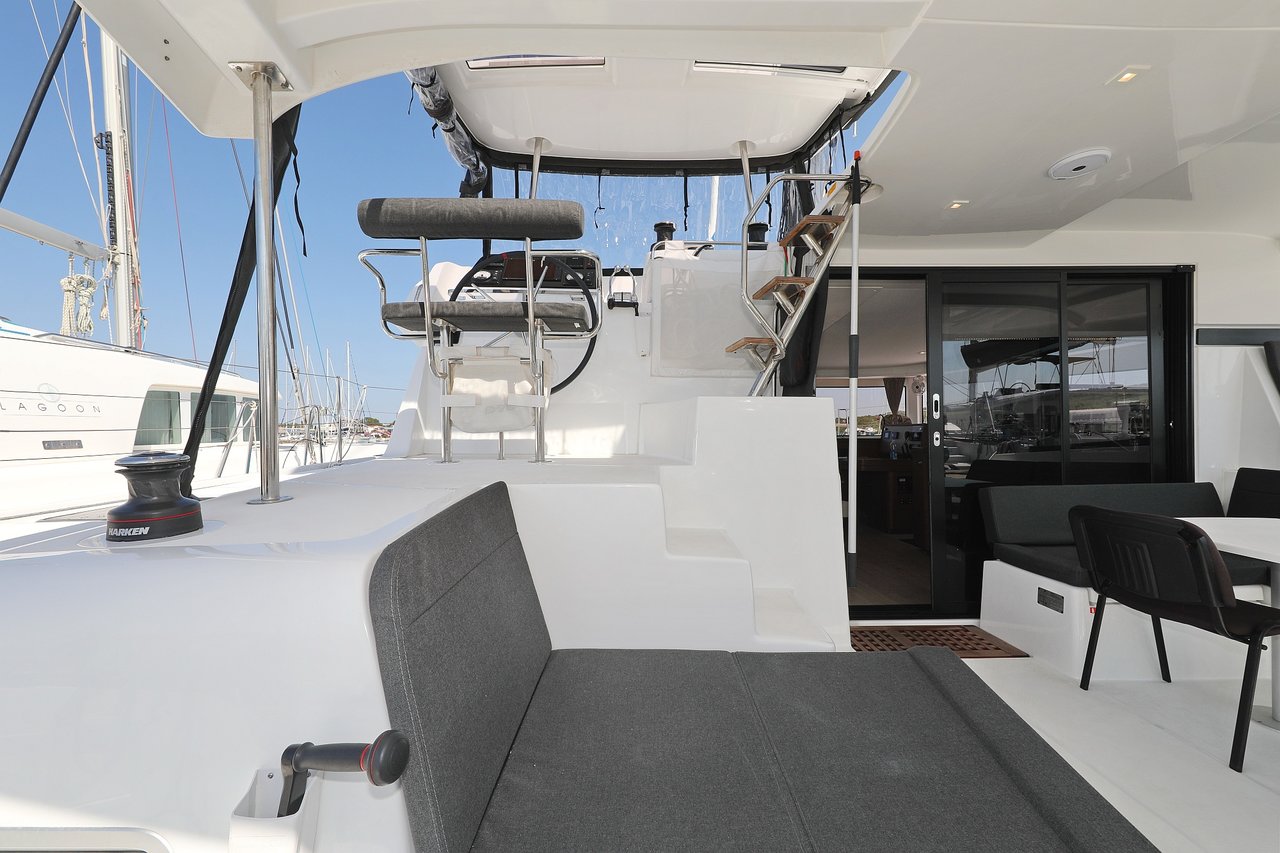Lagoon 42 - 4 + 2 cab. — photo 9