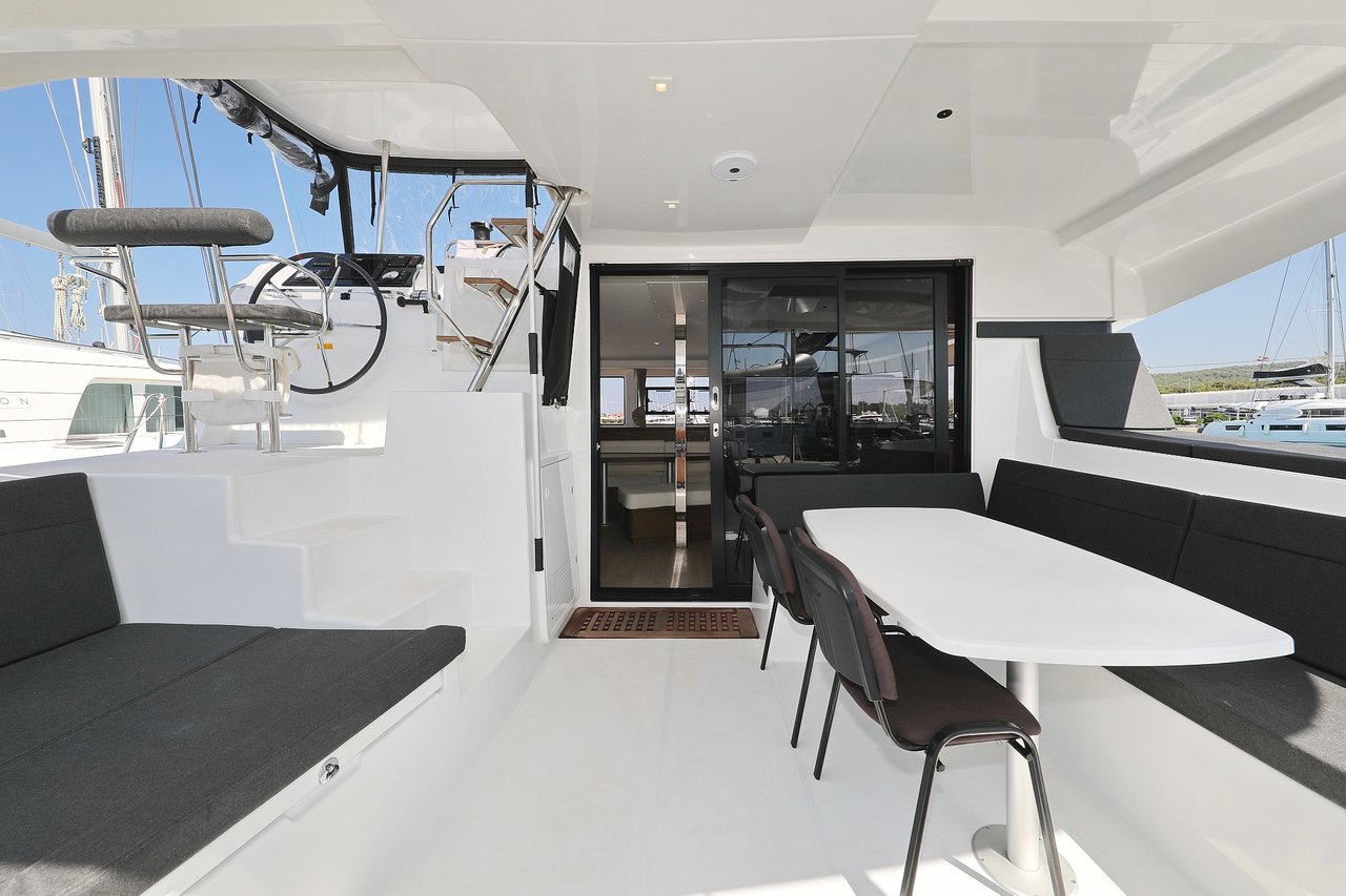 Lagoon 42 - 4 + 2 cab. — photo 10
