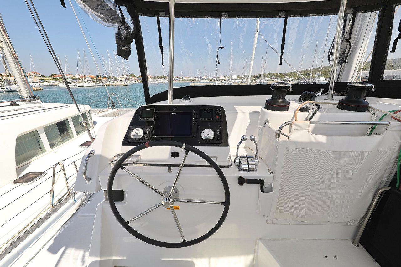 Lagoon 42 - 4 + 2 cab. — photo 11