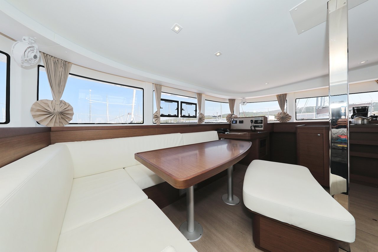 Lagoon 42 - 4 + 2 cab. — photo 12