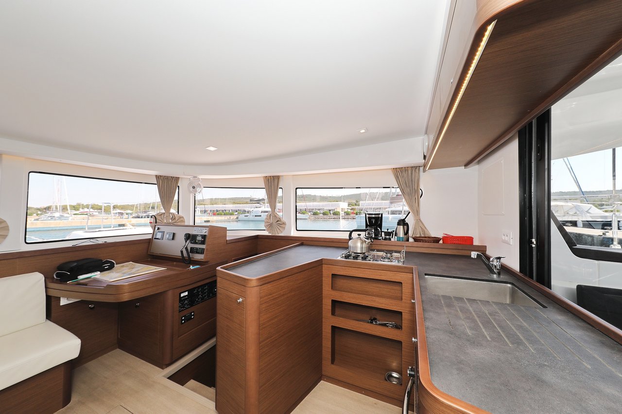 Lagoon 42 - 4 + 2 cab. — photo 19
