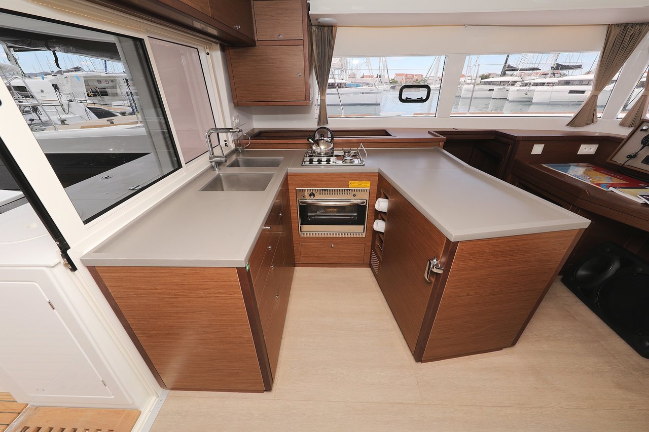Lagoon 450 - 4 + 2 cab. — photo 15