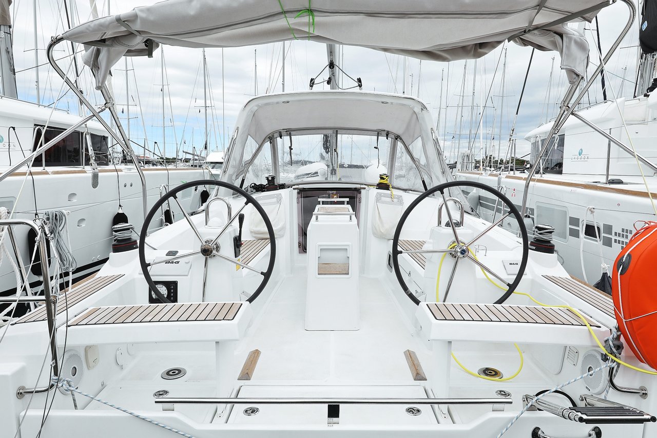 Oceanis 35.1 — photo 9