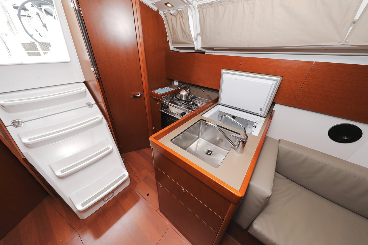 Oceanis 35.1 — photo 10