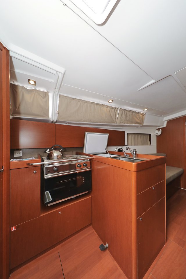 Oceanis 35.1 — photo 11
