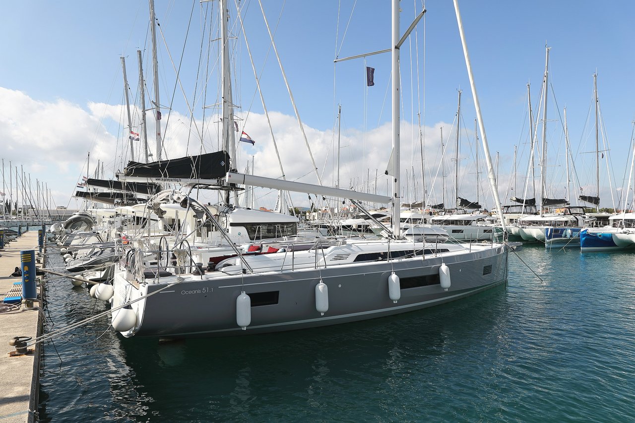 Oceanis 51.1 — photo 1