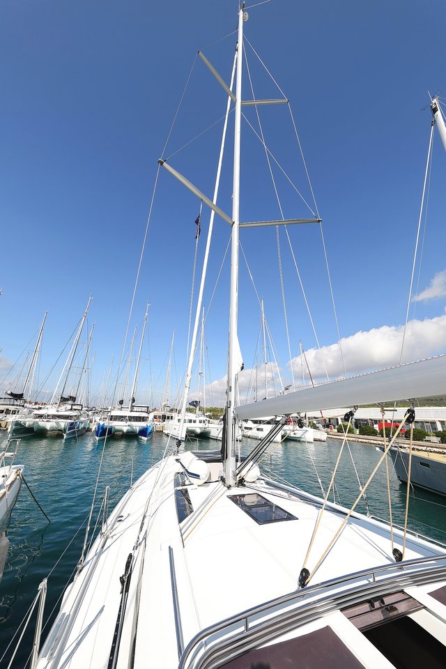 Oceanis 51.1 — photo 9