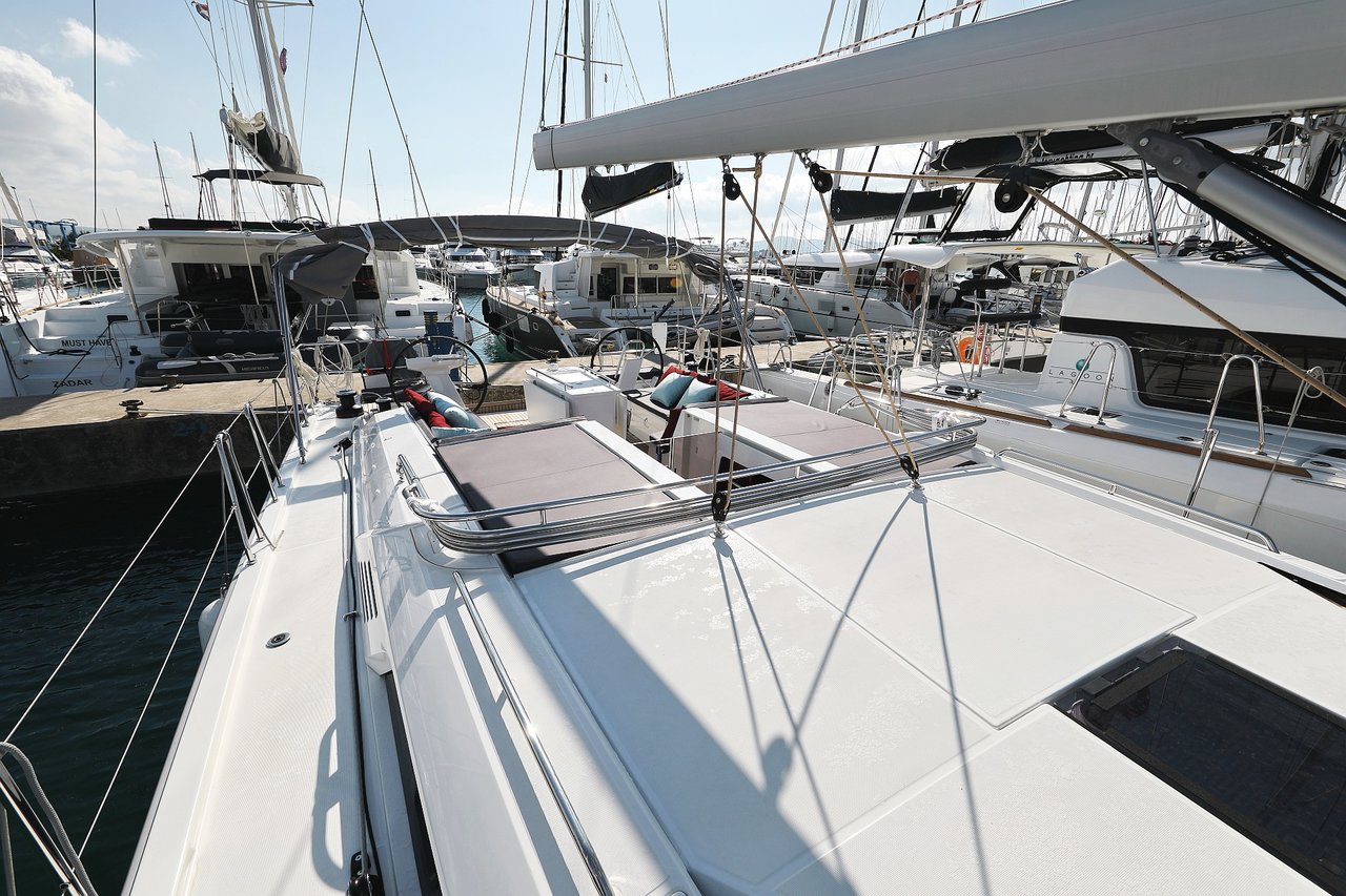 Oceanis 51.1 — photo 11