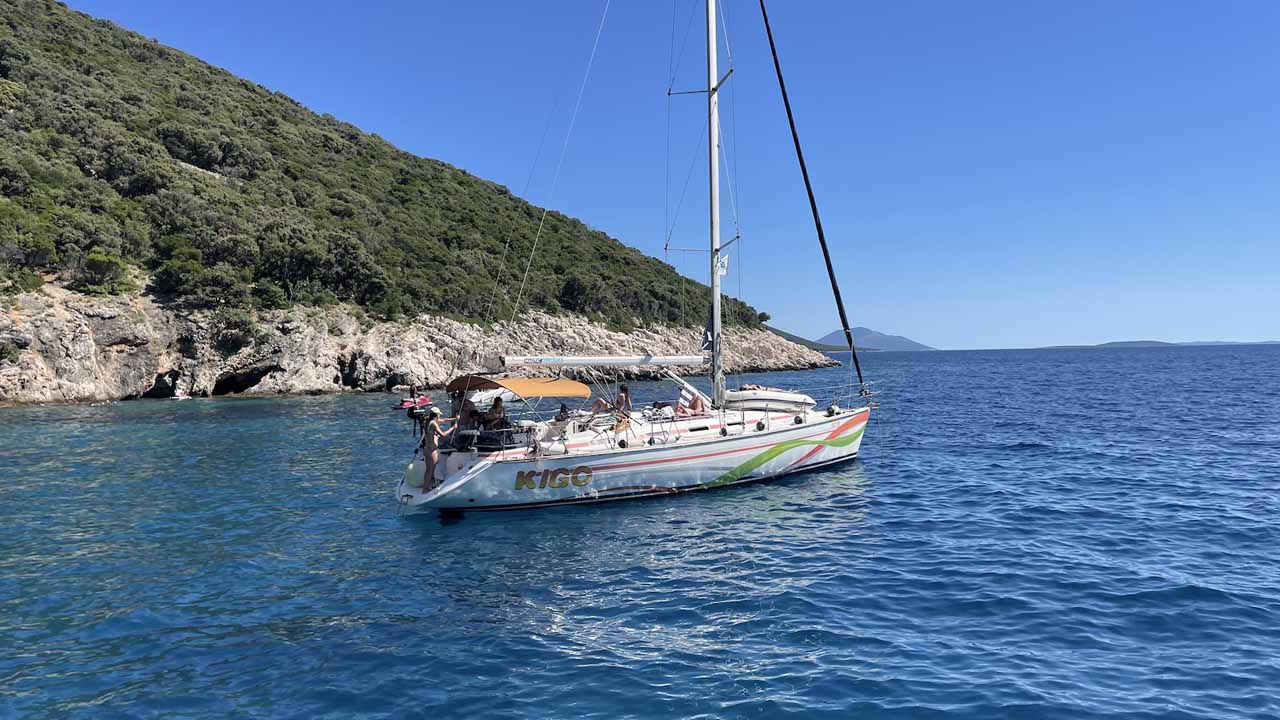 Bavaria 44 — photo 3